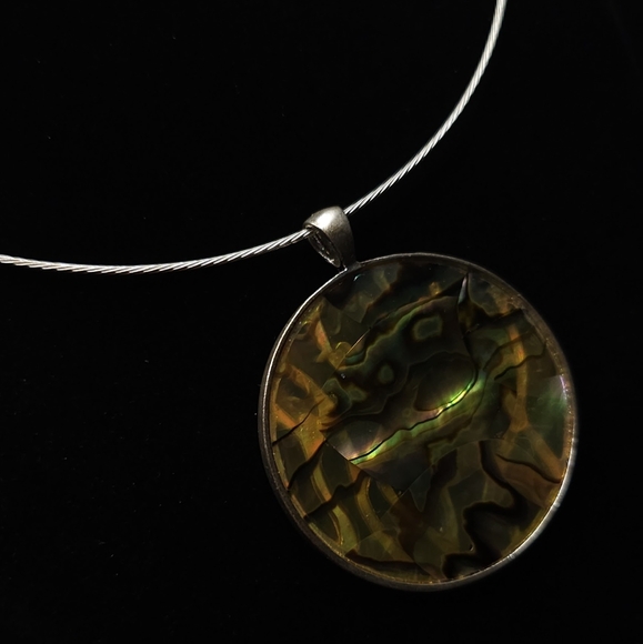 Vintage Mother of Pearl pendant wire choker necklace. - Picture 3 of 10